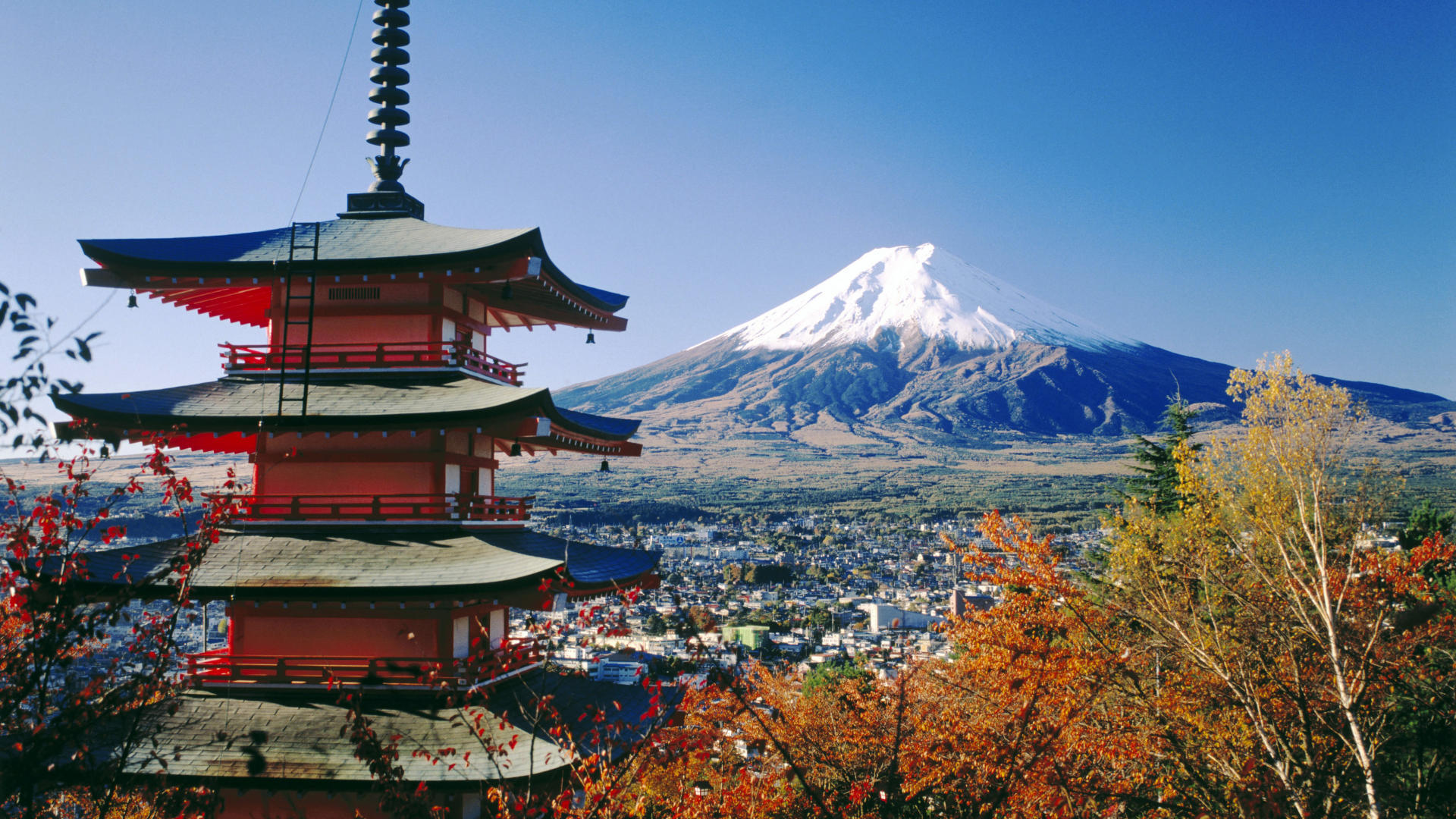 Fujiyoshida and Mount Fuji Giappone