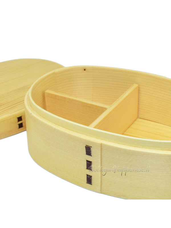 Bento in light natural wood